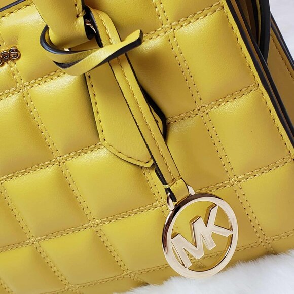 💛NEW Michael Kors SHEILA Small CZ Quilted Vegan Satchel Crossbody Handbag Purse - Picture 4 of 16